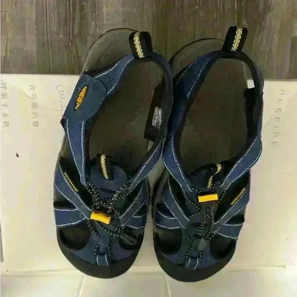 KEEN blue & grey Whisper Sandal - unisex size 7.5 - Picture 3 of 9
